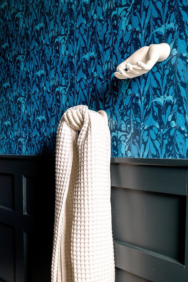 1400 Linden Ave, Nashville, TN 37212 - bathroom view of wallpapered walls