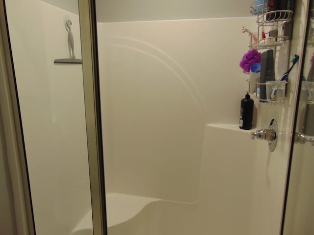 1920 Alysheba Run, Murfreesboro, TN 37128 - full bathroom featuring a shower stall