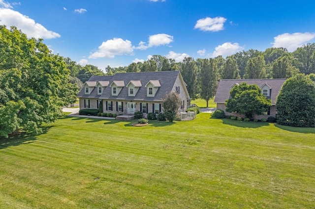 220 Winton Way Rd, Manchester, TN 37355 - cape cod home featuring a front yard