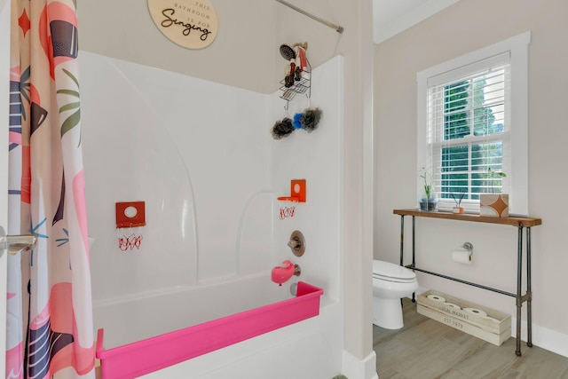 1240 Hensfield Dr, Murfreesboro, TN 37128 - bathroom with shower / bath combo, toilet, baseboards, and wood finished floors
