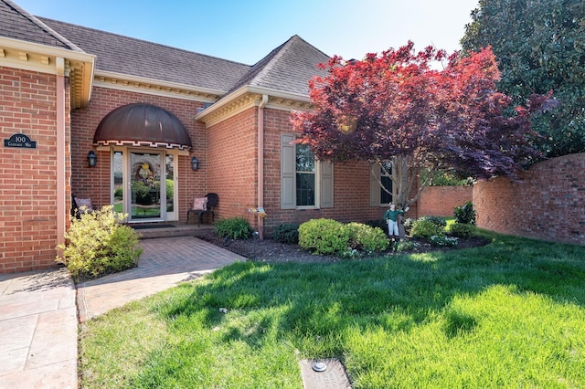 100 Carriage Way, Hendersonville, TN 37075 - property entrance with a shingled roof, a yard, and brick siding