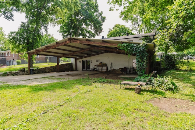109 Hobbs Dr, Columbia, TN 38401 - view of vehicle parking featuring an attached carport and driveway