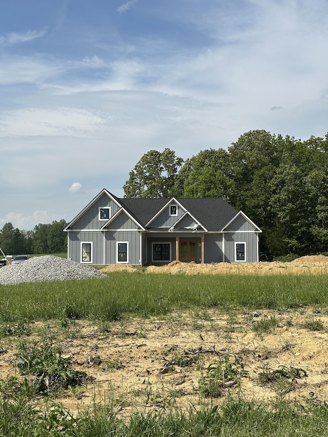 887 Ovoca Lake Rd, Tullahoma, TN 37388 - view of front of house featuring board and batten siding