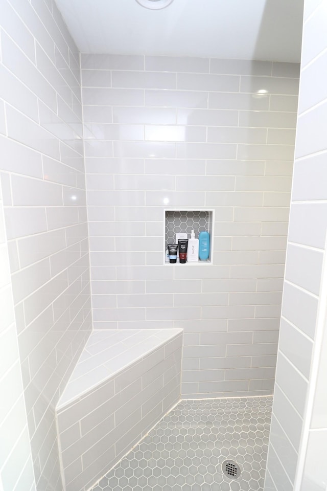 214 Miller Rd, Lafayette, TN 37083 - bathroom featuring tiled shower