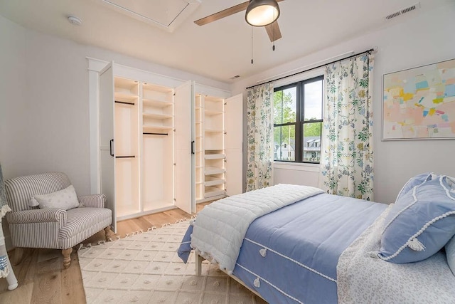 1 Old S Rd, Murfreesboro, TN 37128 - bedroom featuring light wood-style flooring and a ceiling fan