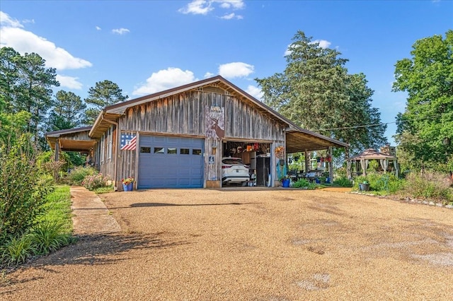2890 Nance Bend Rd, Clifton, TN 38425 - garage with a detached garage
