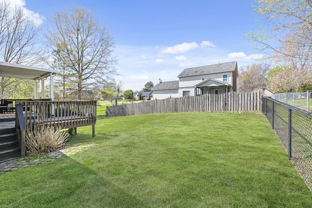 5009 Lanier Dr, Greenbrier, TN 37073 - view of yard featuring a deck