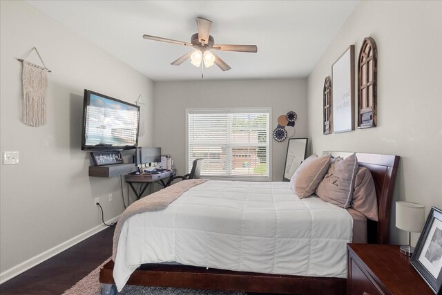 1020 Corey Dr, Lewisburg, TN 37091 - bedroom with wood finished floors, baseboards, and ceiling fan