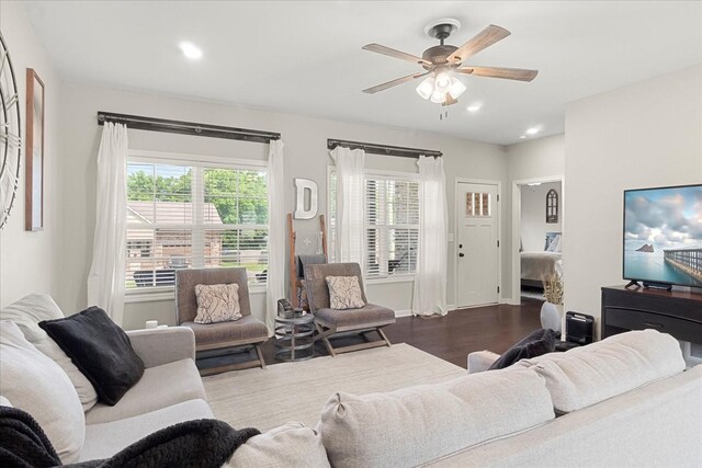 1020 Corey Dr, Lewisburg, TN 37091 - living area featuring wood finished floors, a ceiling fan, recessed lighting, and baseboards