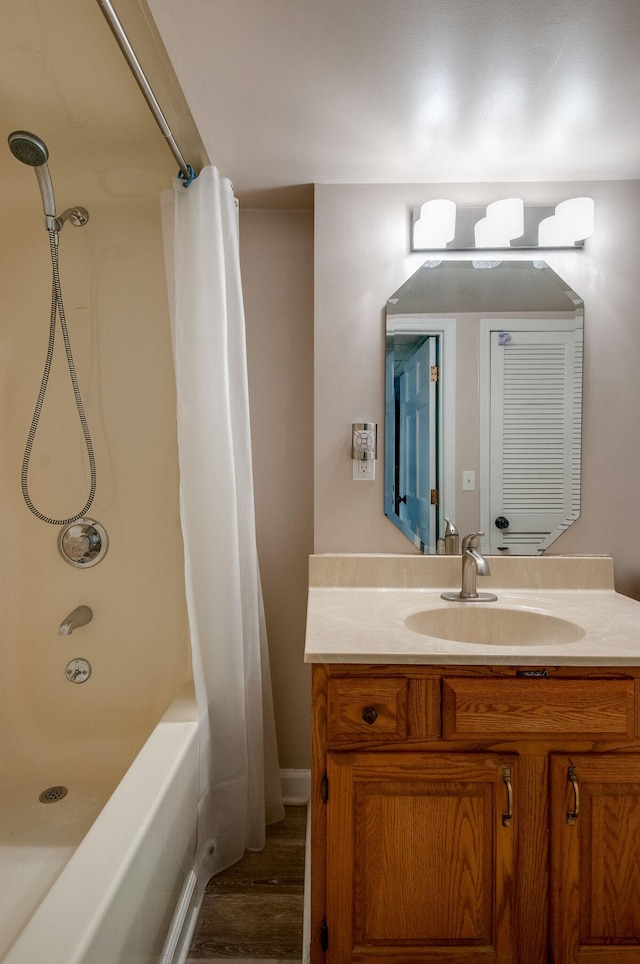 930 Havenhill Dr, Nashville, TN 37217 - bathroom featuring vanity, shower / tub combo with curtain, and baseboards