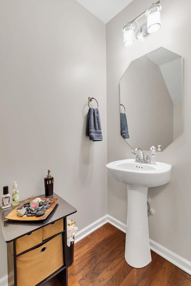 905 Azeri Ave, Murfreesboro, TN 37128 - bathroom with wood finished floors and baseboards