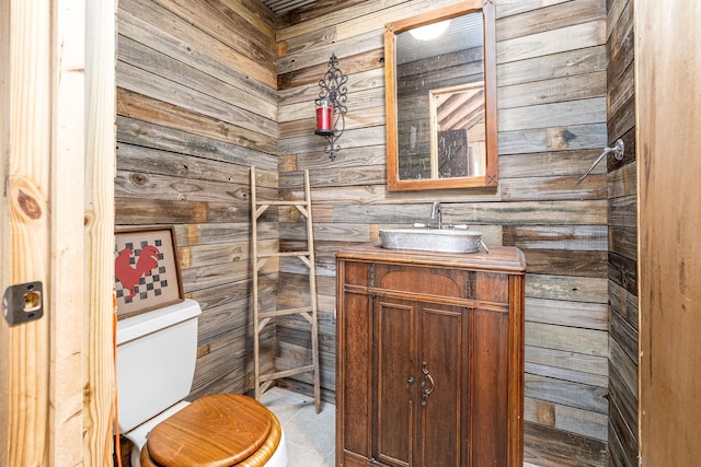 6720 Parker Rd, Lyles, TN 37098 - half bath featuring wooden walls, vanity, and toilet