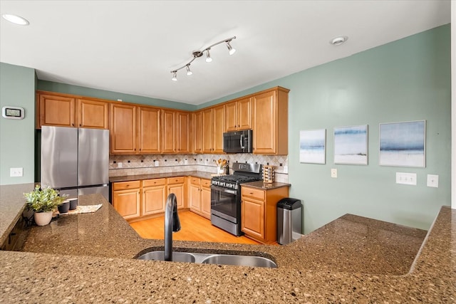4055 Williford Way, Spring Hill, TN 37174 - kitchen featuring stainless steel appliances, a sink, dark stone counters, and decorative backsplash
