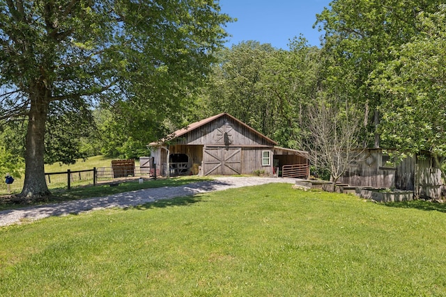 6795 Leipers Creek Rd, Columbia, TN 38401 - view of yard featuring an outbuilding, a barn, and an exterior structure