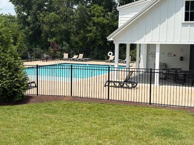 1217 Mason Dl, Columbia, TN 38401 - community pool with a patio area and view of scattered trees