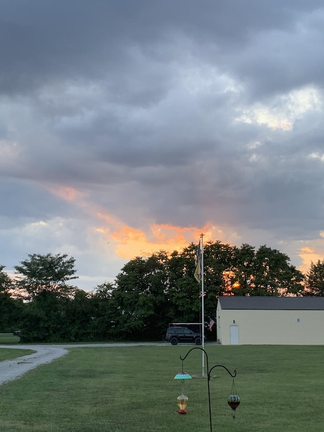 4717 Lunns Store Rd, Chapel Hill, TN 37034 - yard at dusk featuring a lawn