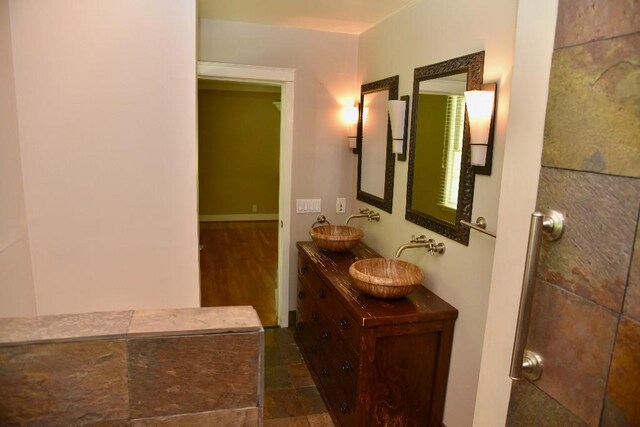 1314 Burton Valley Rd, Nashville, TN 37215 - full bathroom with double vanity