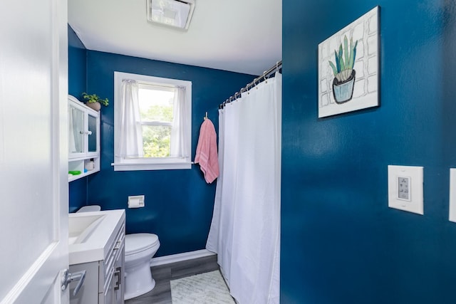 102 Lyle Ln, Nashville, TN 37210 - full bathroom with vanity, toilet, baseboards, a shower with curtain, and wood finished floors