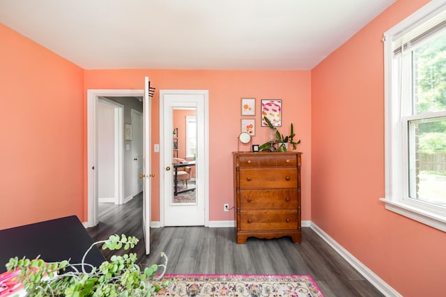 102 Lyle Ln, Nashville, TN 37210 - living area featuring dark wood-style flooring and baseboards