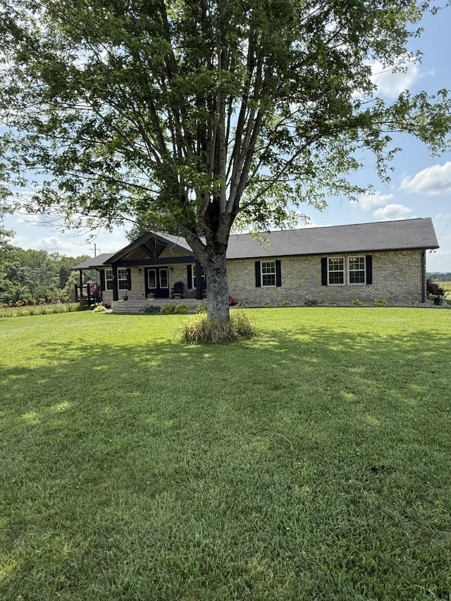285 Shrum Ln, Lafayette, TN 37083 - view of front facade featuring a front lawn and brick siding