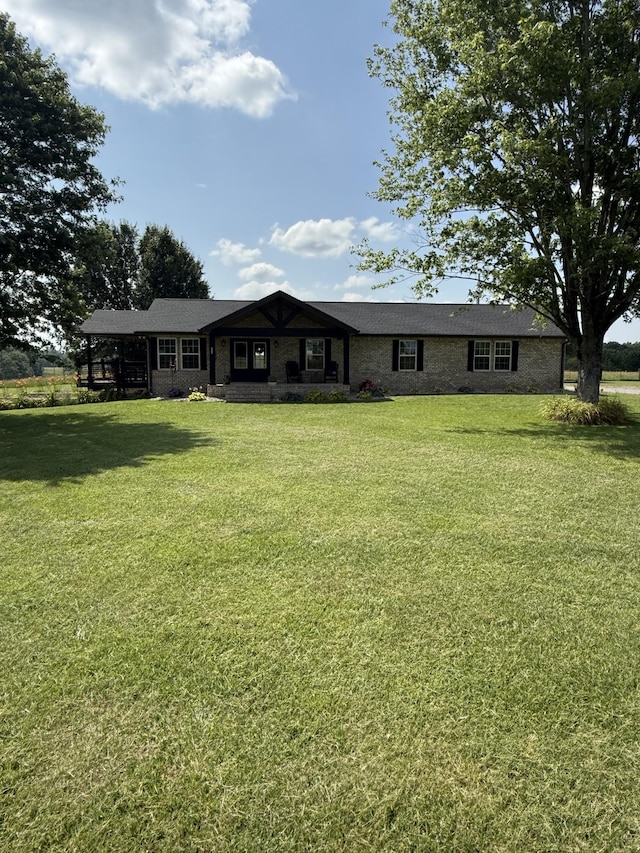 285 Shrum Ln, Lafayette, TN 37083 - rear view of house featuring a yard and brick siding