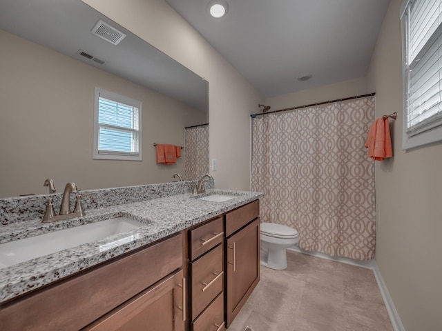 201 Quarry Overlook Way, Clarksville, TN 37043 - bathroom featuring toilet, double vanity, baseboards, and curtained shower