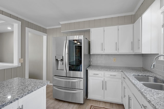 109 Hazelwood Dr, Hendersonville, TN 37075 - kitchen with stainless steel fridge with ice dispenser, a sink, white cabinetry, crown molding, and backsplash