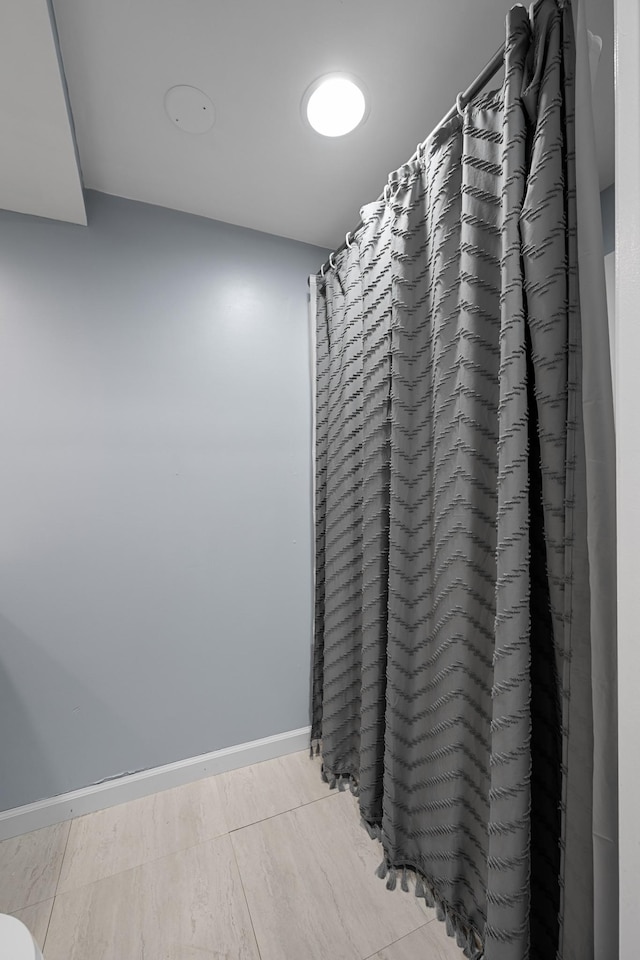 109 Hazelwood Dr, Hendersonville, TN 37075 - bathroom featuring baseboards