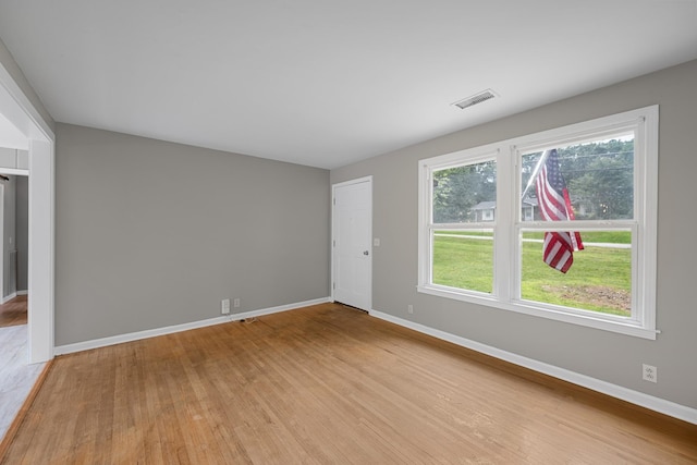 109 Hazelwood Dr, Hendersonville, TN 37075 - empty room featuring light wood finished floors and baseboards