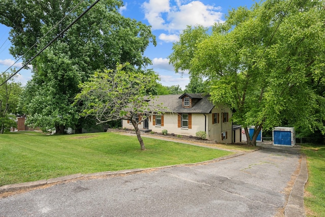 109 Hazelwood Dr, Hendersonville, TN 37075 - view of front facade featuring asphalt driveway, a front lawn, and a shingled roof