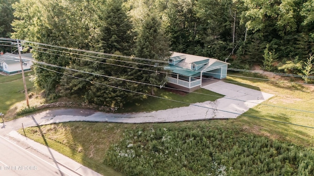 1799 Baker Hwy, Huntsville, TN 37756 - aerial view of property and surrounding area featuring a heavily wooded area
