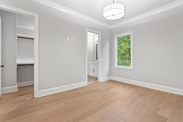 724 Bradshaw Rd, Lebanon, TN 37087 - unfurnished bedroom featuring light wood-style flooring, a spacious closet, a closet, baseboards, and ensuite bath