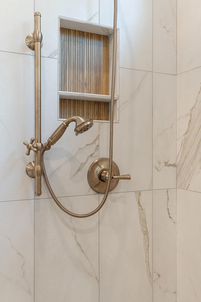 724 Bradshaw Rd, Lebanon, TN 37087 - bathroom view of a marble finish shower