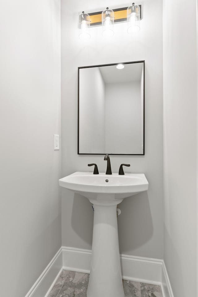 724 Bradshaw Rd, Lebanon, TN 37087 - bathroom featuring baseboards and marble look tiles