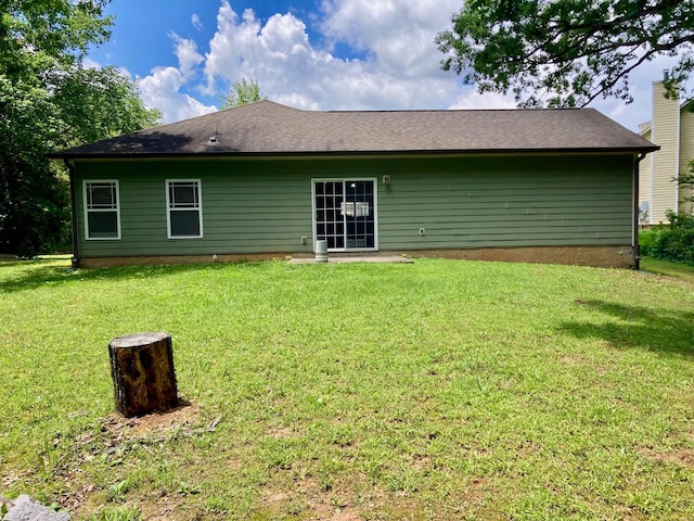 507 Whirlaway Ct, Burns, TN 37029 - rear view of property with a lawn