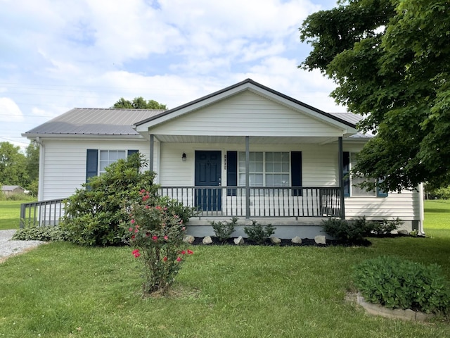 1004 E Railroad St, Waverly, TN 37185 - view of front facade with covered porch, metal roof, and a front yard