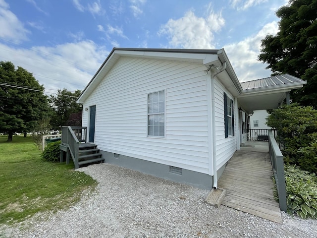 1004 E Railroad St, Waverly, TN 37185 - view of property exterior featuring crawl space, a porch, and a yard