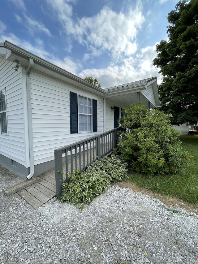 1004 E Railroad St, Waverly, TN 37185 - view of home's exterior with crawl space