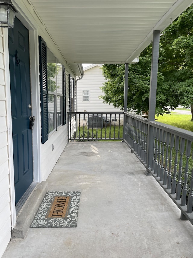 1004 E Railroad St, Waverly, TN 37185 - view of covered porch