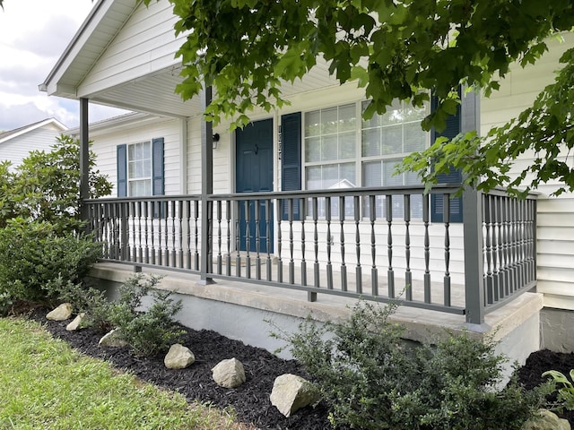 1004 E Railroad St, Waverly, TN 37185 - entrance to property with a porch