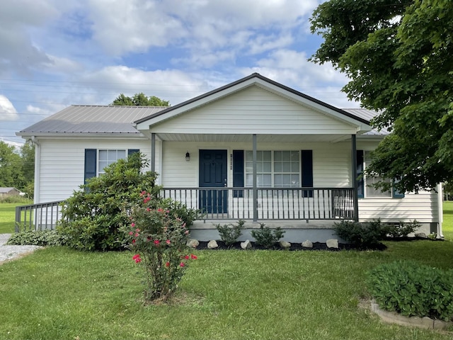 1004 E Railroad St, Waverly, TN 37185 - view of front facade with covered porch, metal roof, and a front yard