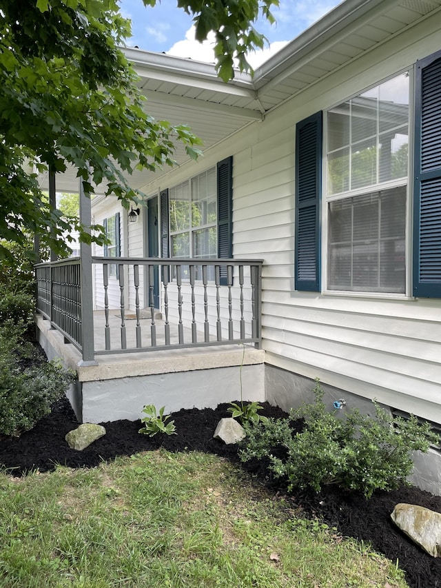 1004 E Railroad St, Waverly, TN 37185 - view of side of home featuring covered porch