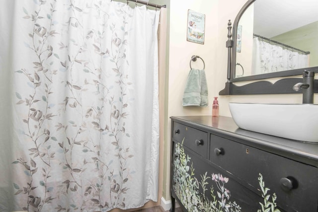 813 Stiner Ln, La Follette, TN 37766 - full bathroom featuring vanity and curtained shower