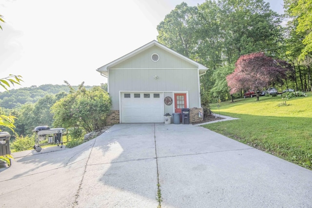 813 Stiner Ln, La Follette, TN 37766 - garage with driveway