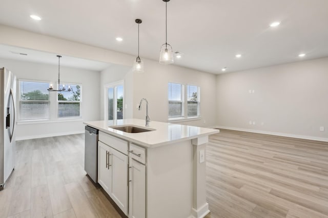 4232 Skyridge Dr, Nashville, TN 37207 - kitchen featuring appliances with stainless steel finishes, a sink, a chandelier, light wood-style floors, and recessed lighting