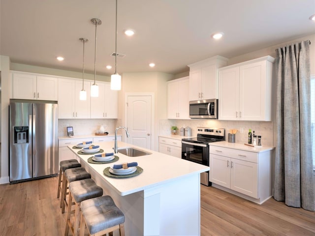 1343 Beasley Blvd, Mount Juliet, TN 37122 - kitchen with appliances with stainless steel finishes, a sink, light countertops, a center island with sink, and recessed lighting