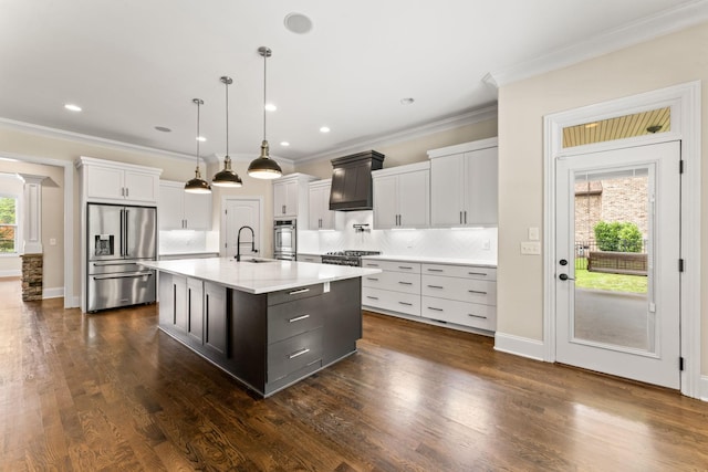 2006 Lynnhaven Ct, Mount Juliet, TN 37122 - kitchen featuring appliances with stainless steel finishes, a sink, crown molding, backsplash, and white cabinetry