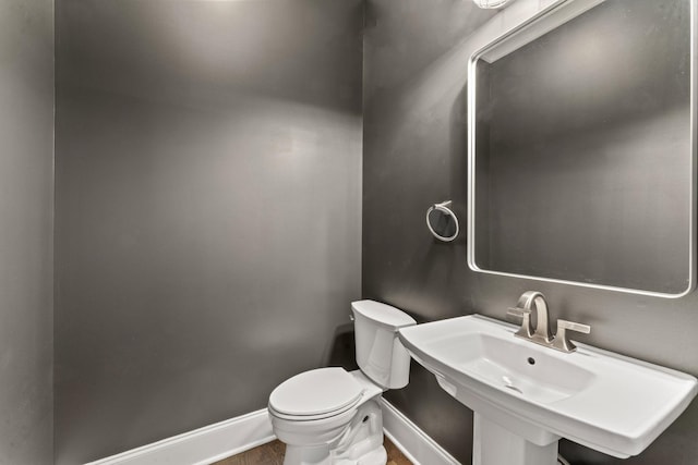 2006 Lynnhaven Ct, Mount Juliet, TN 37122 - bathroom with baseboards, toilet, and a sink