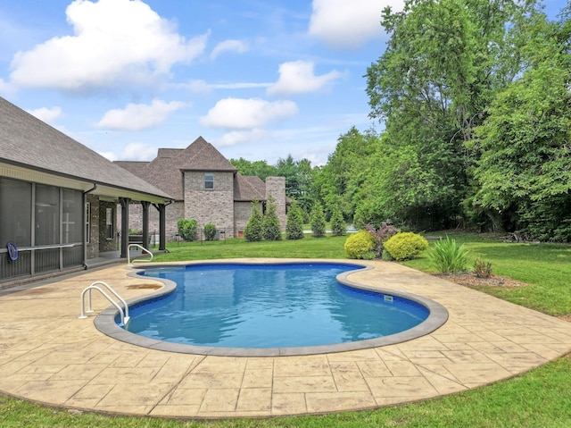 2006 Lynnhaven Ct, Mount Juliet, TN 37122 - outdoor pool with a patio and a yard