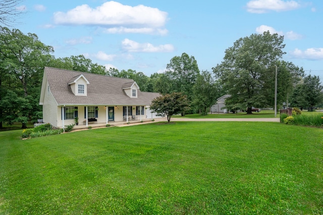 115 Pin Oaks Ln, Hohenwald, TN 38462 - new england style home featuring a porch and a front yard
